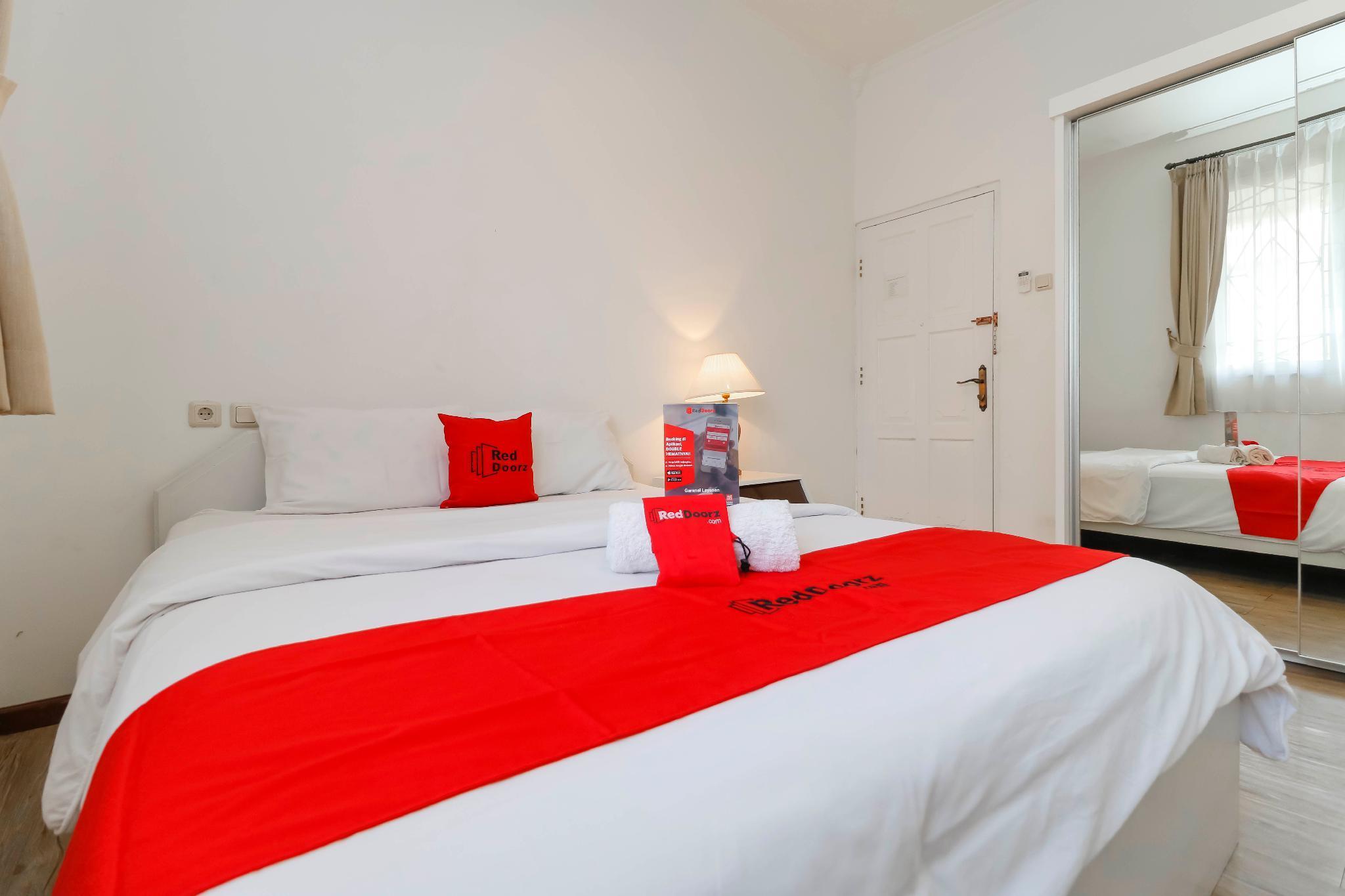 Reddoorz Plus @ Tendean Jakarta Eksteriør bilde
