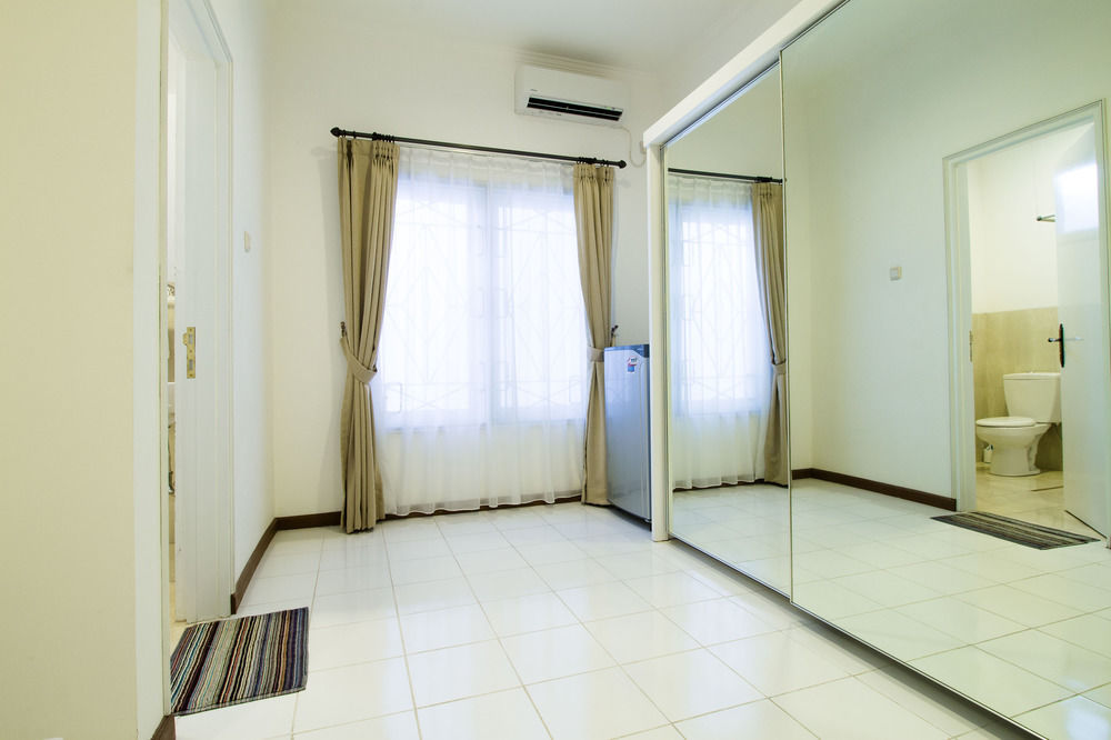 Reddoorz Plus @ Tendean Jakarta Eksteriør bilde