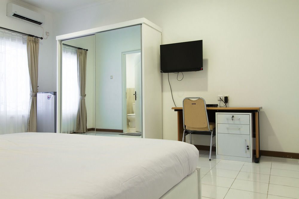Reddoorz Plus @ Tendean Jakarta Eksteriør bilde