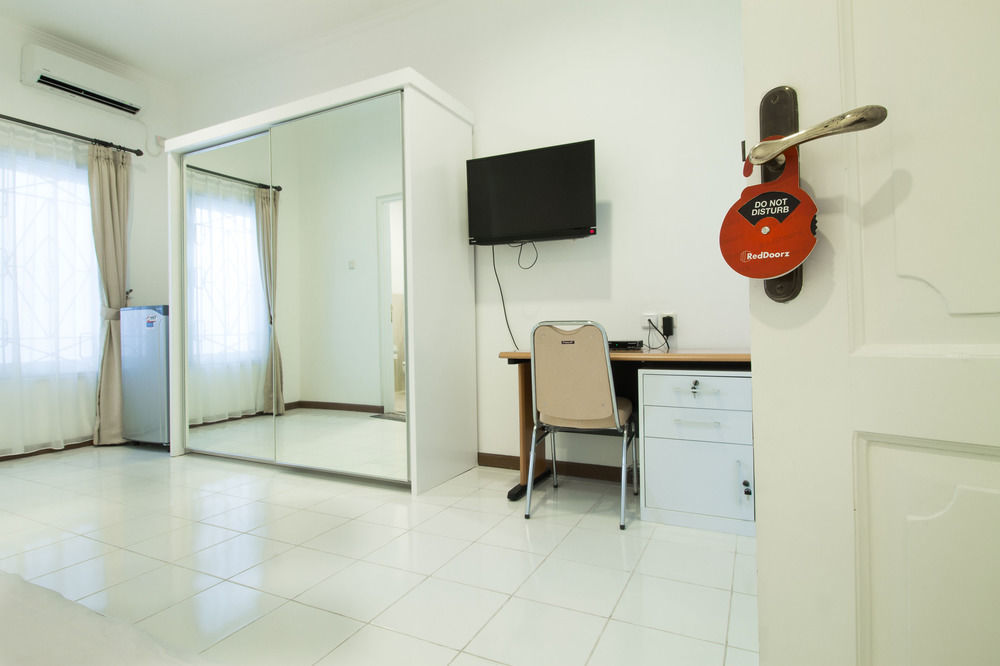Reddoorz Plus @ Tendean Jakarta Eksteriør bilde
