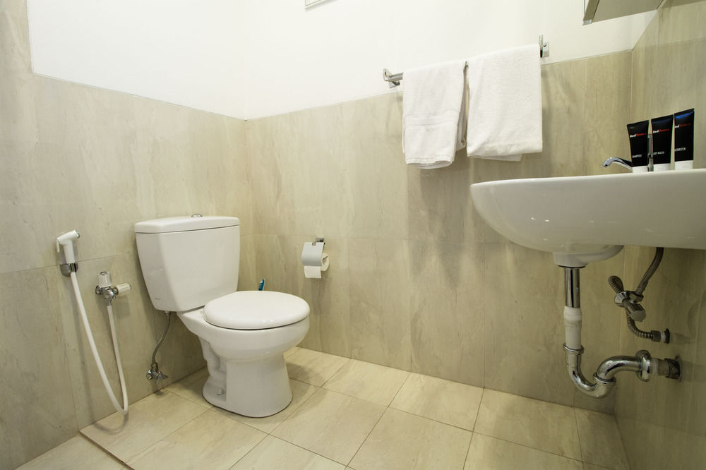 Reddoorz Plus @ Tendean Jakarta Eksteriør bilde