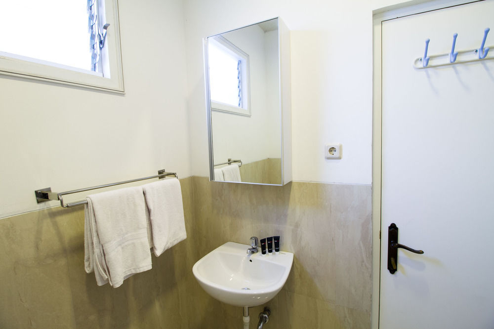 Reddoorz Plus @ Tendean Jakarta Eksteriør bilde