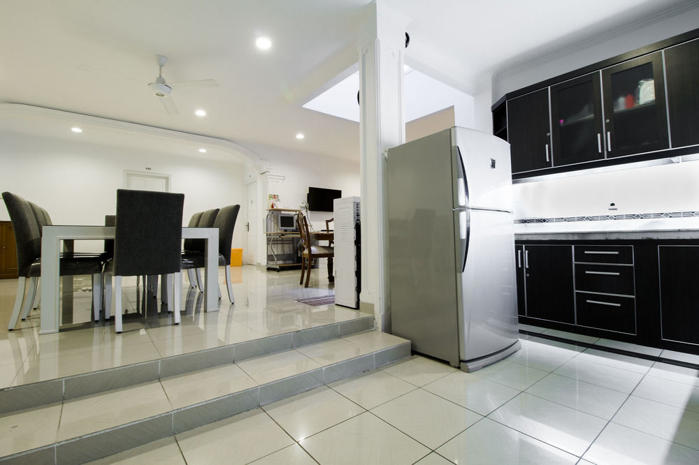 Reddoorz Plus @ Tendean Jakarta Eksteriør bilde