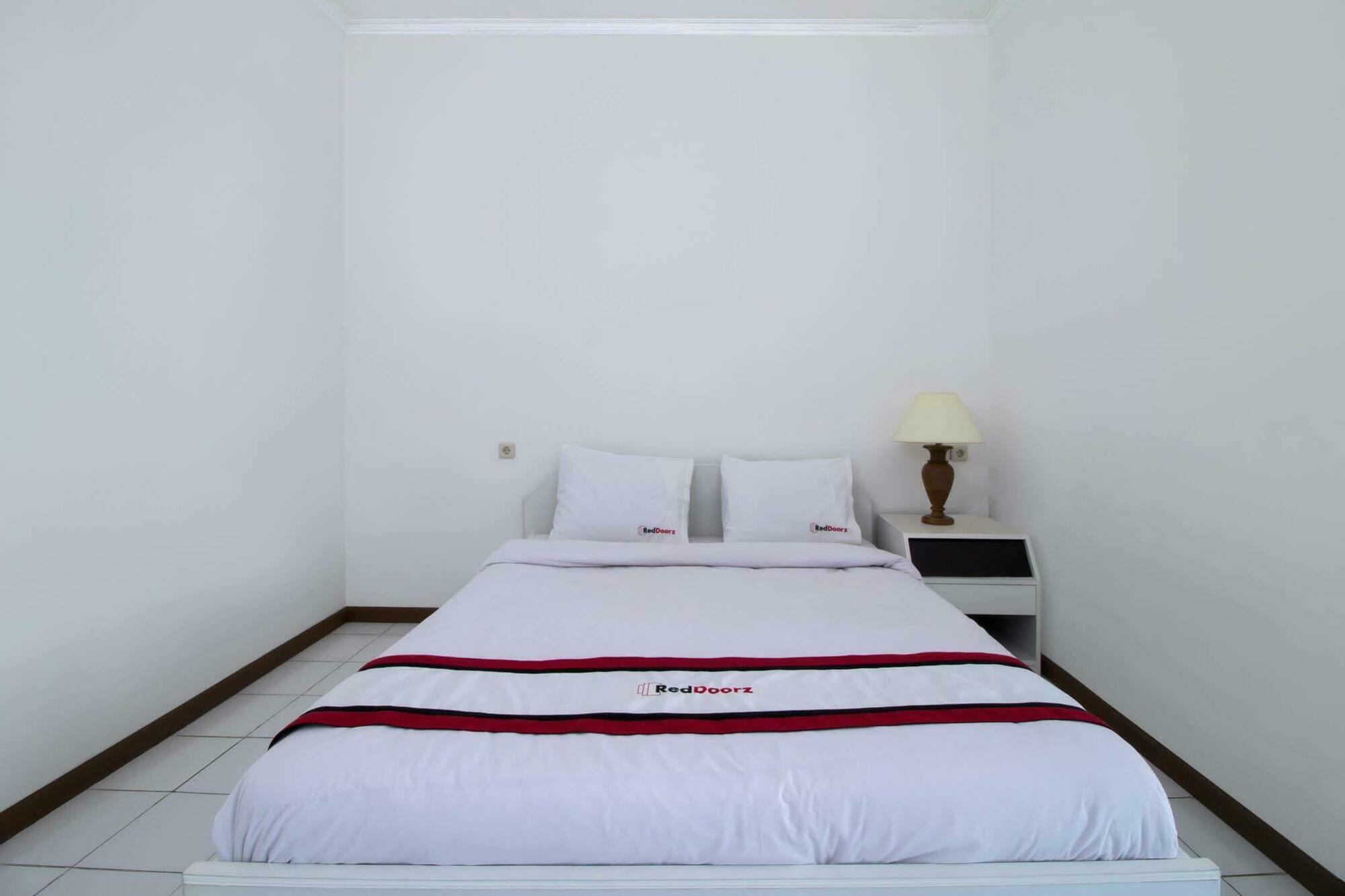 Reddoorz Plus @ Tendean Jakarta Eksteriør bilde