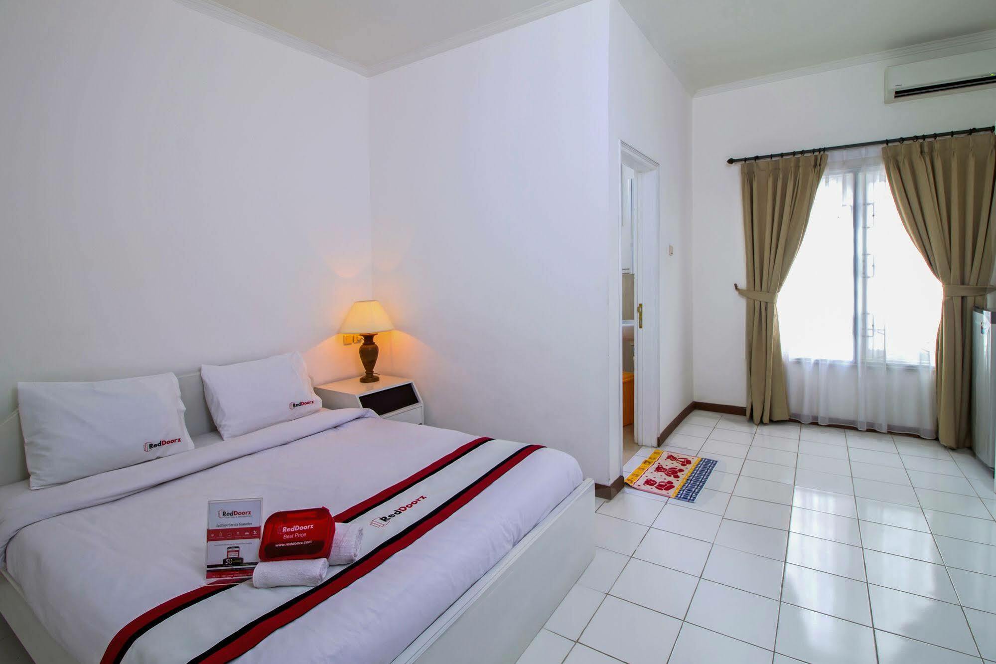 Reddoorz Plus @ Tendean Jakarta Eksteriør bilde