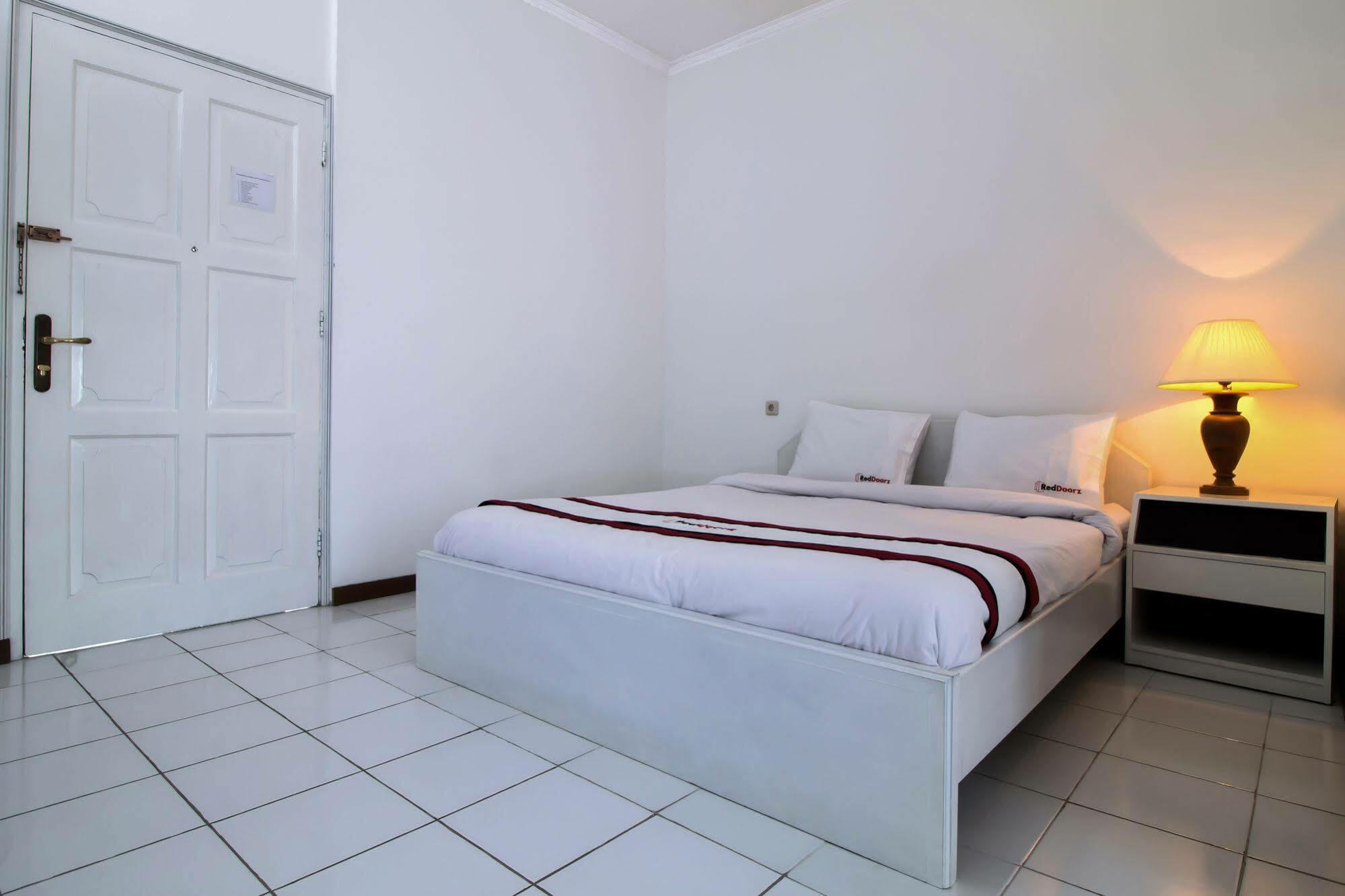 Reddoorz Plus @ Tendean Jakarta Eksteriør bilde