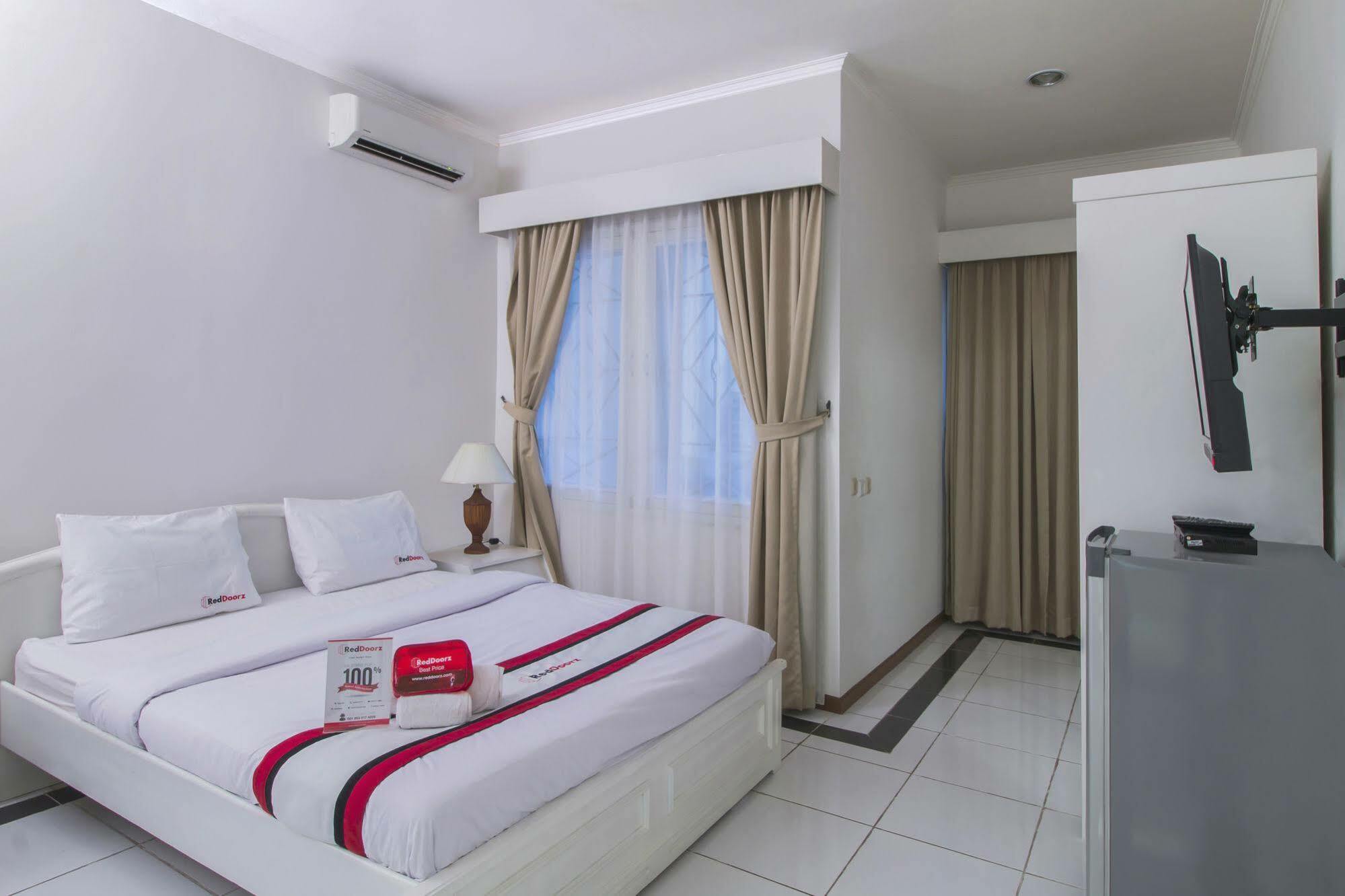Reddoorz Plus @ Tendean Jakarta Eksteriør bilde