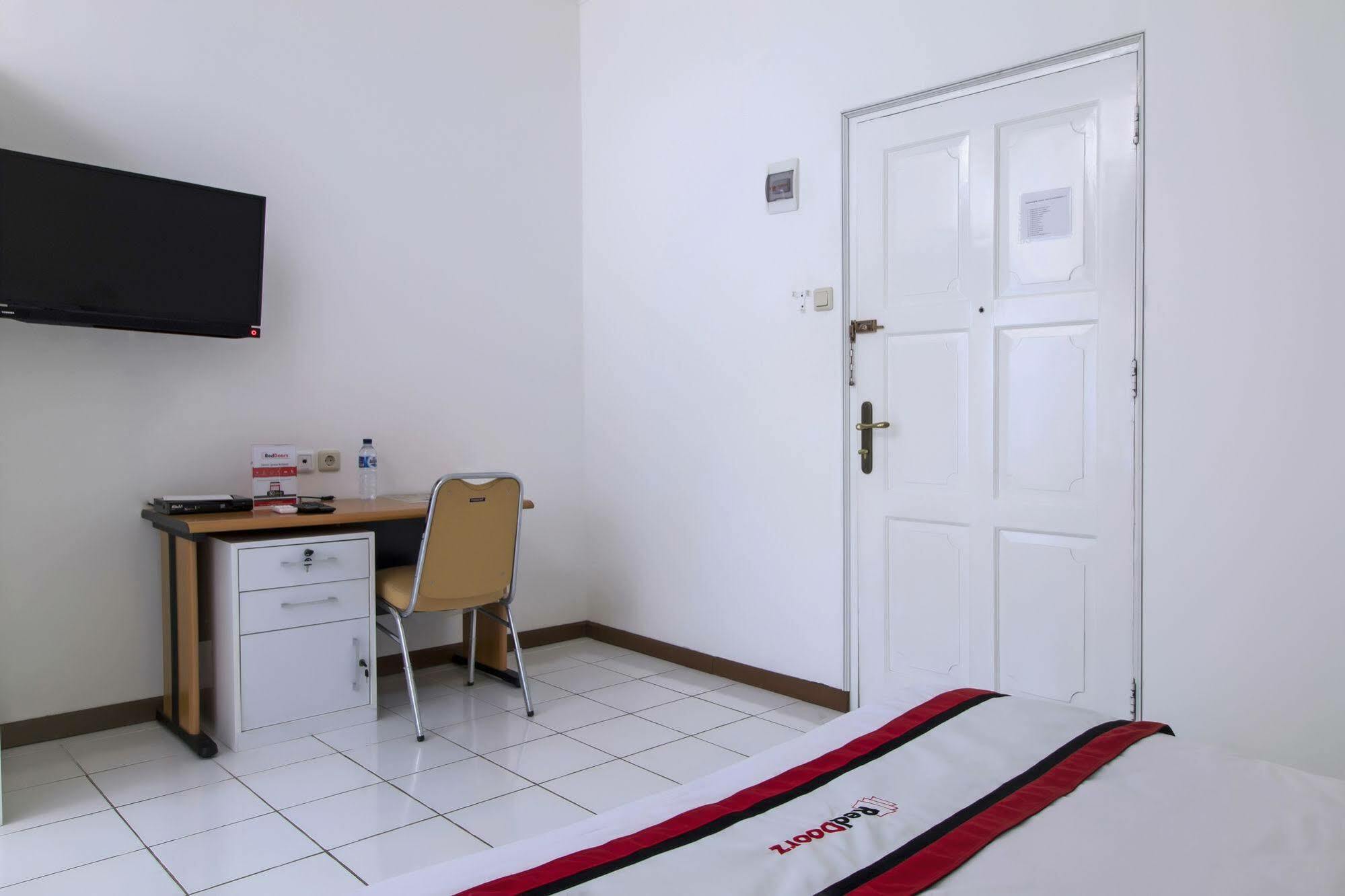 Reddoorz Plus @ Tendean Jakarta Eksteriør bilde