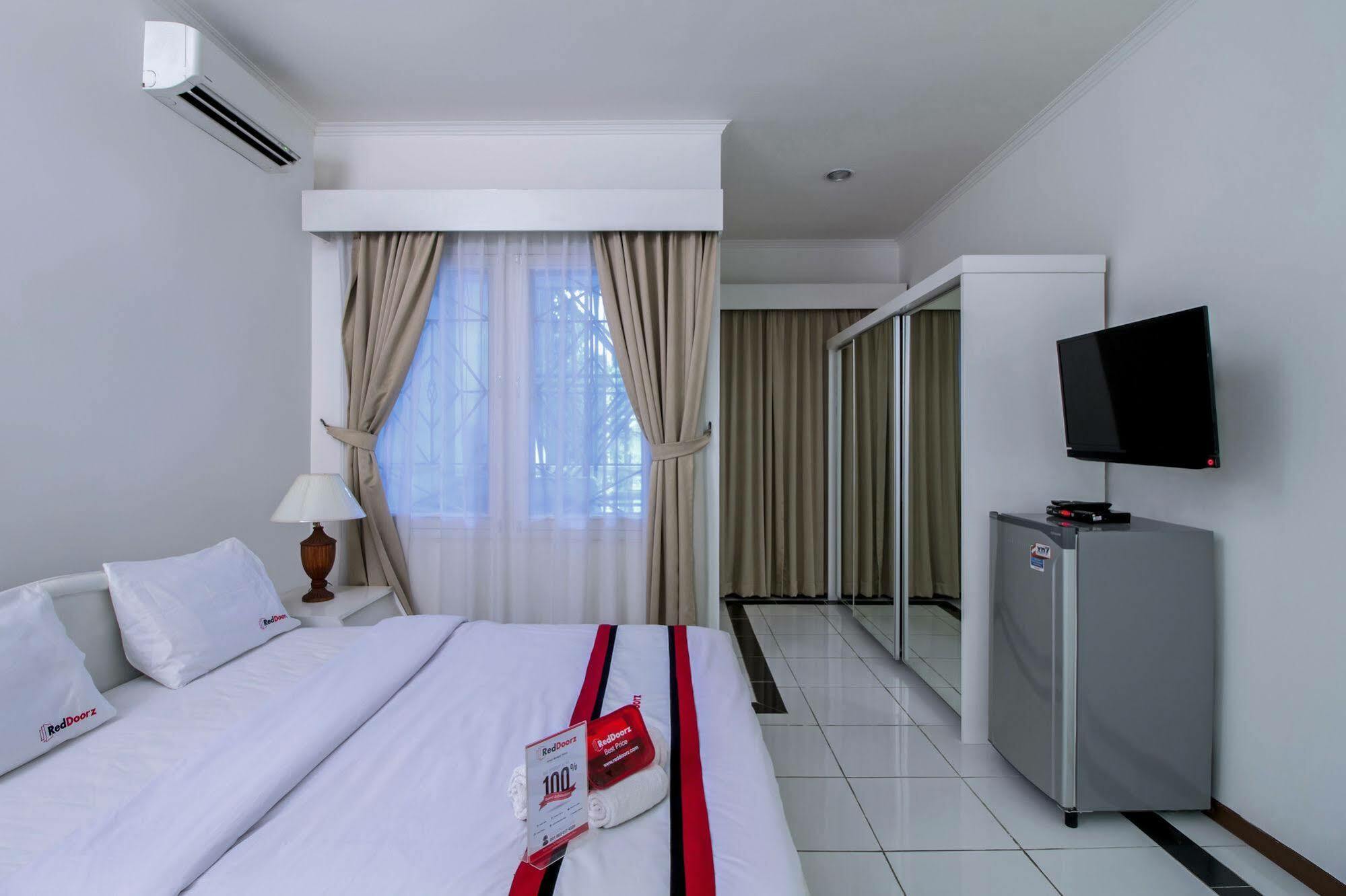 Reddoorz Plus @ Tendean Jakarta Eksteriør bilde